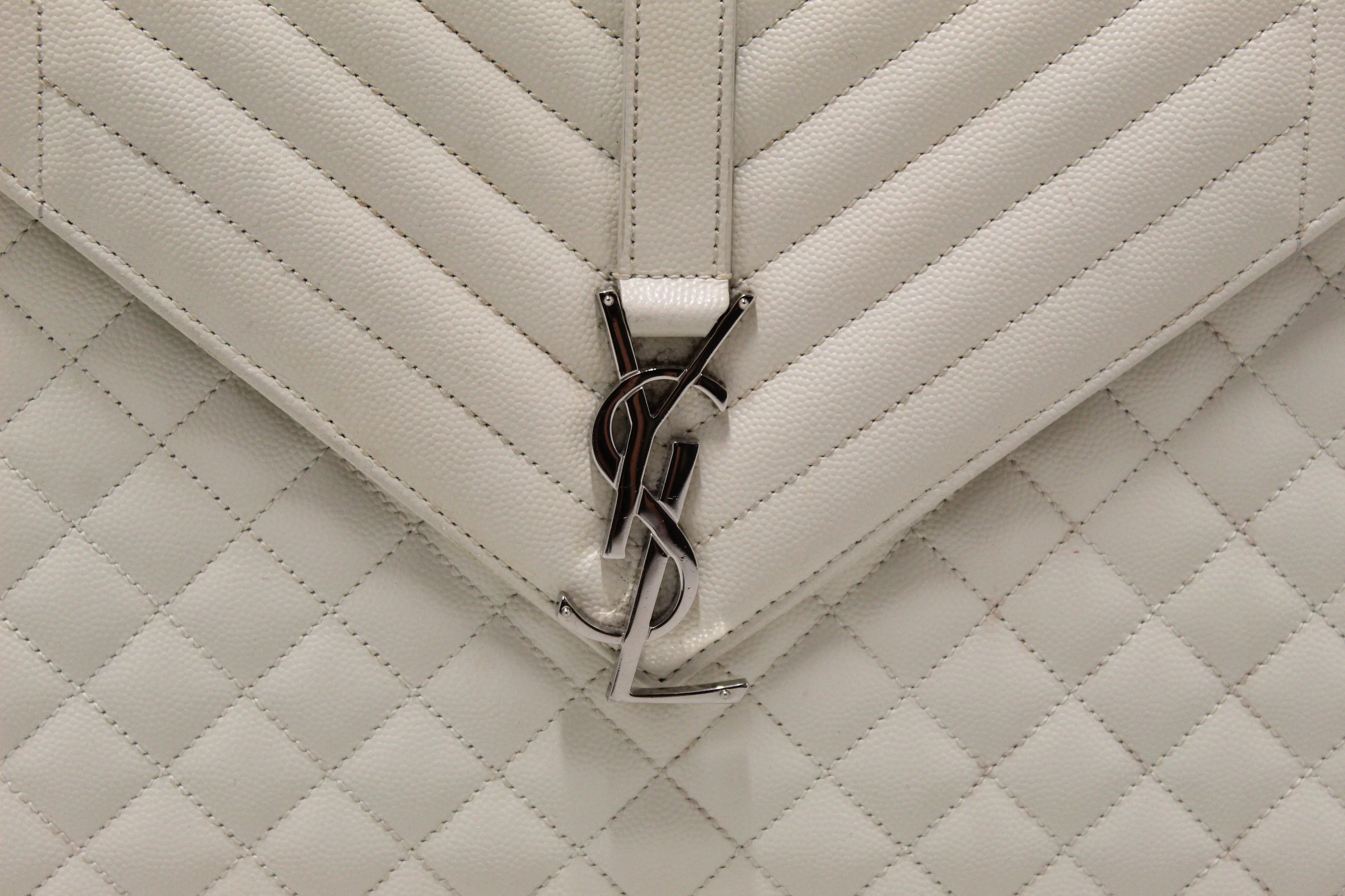 AUTHENTIC SAINT LAURENT WHITE MIX MATELASSÉ GRAIN DE POUDRE EMBOSSED LEATHER ENVELOPE LARGE BAG