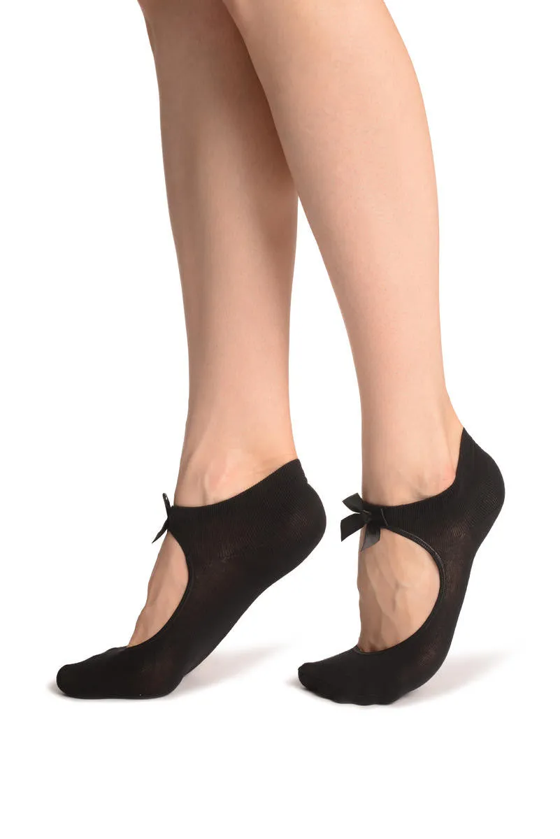 Black Cotton With Around The Ankle Strap Footies