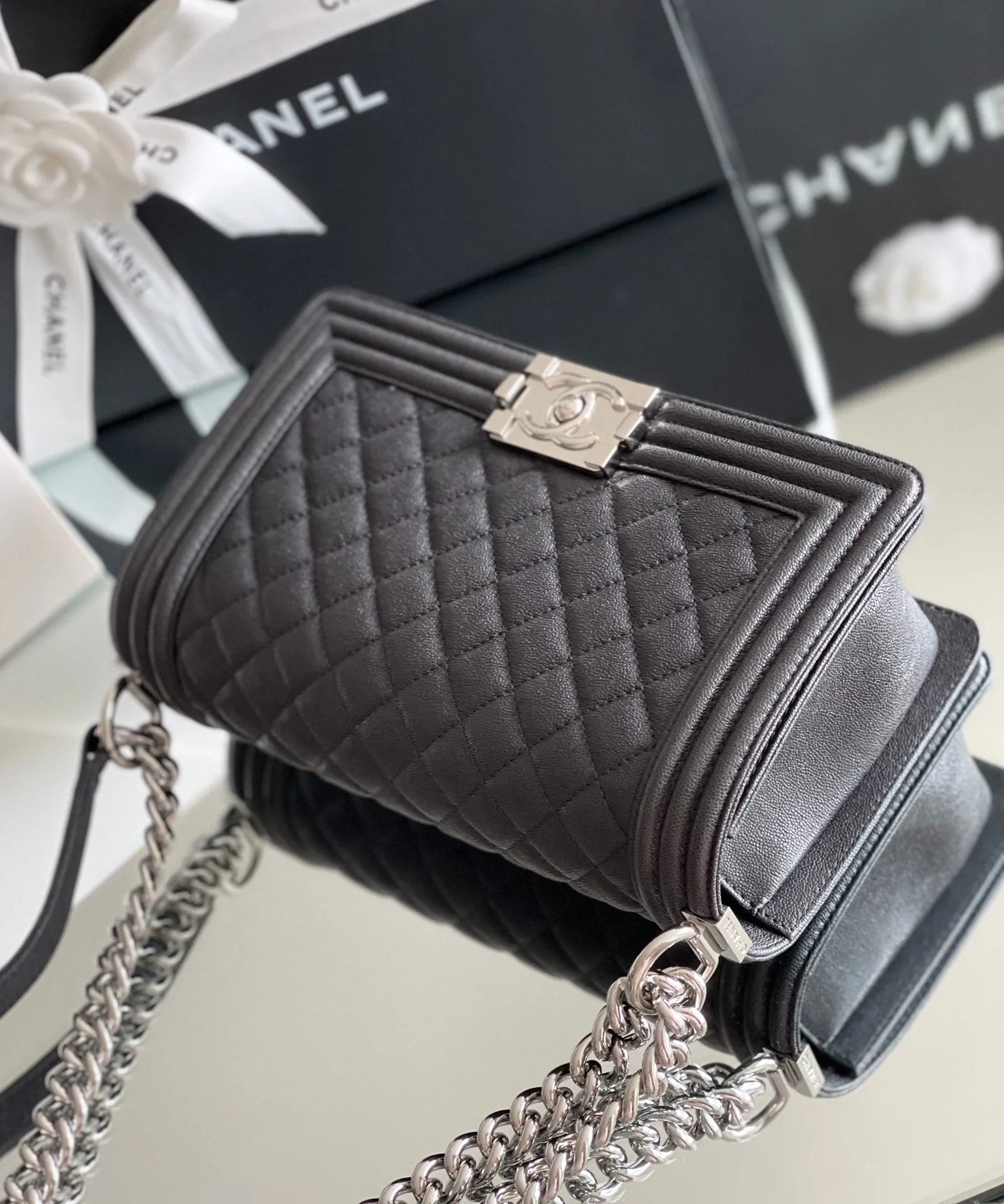 CHLMedium Classic Flap Bag 25cm Black For Women A67086