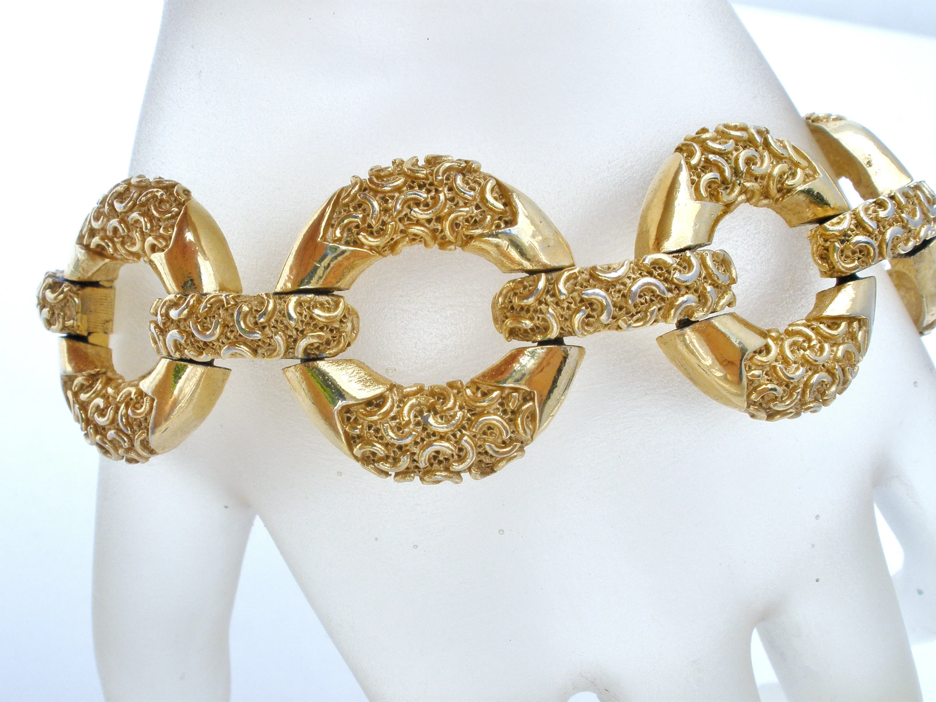 Crown Trifari Gold Tone Link Bracelet 7" Vintage