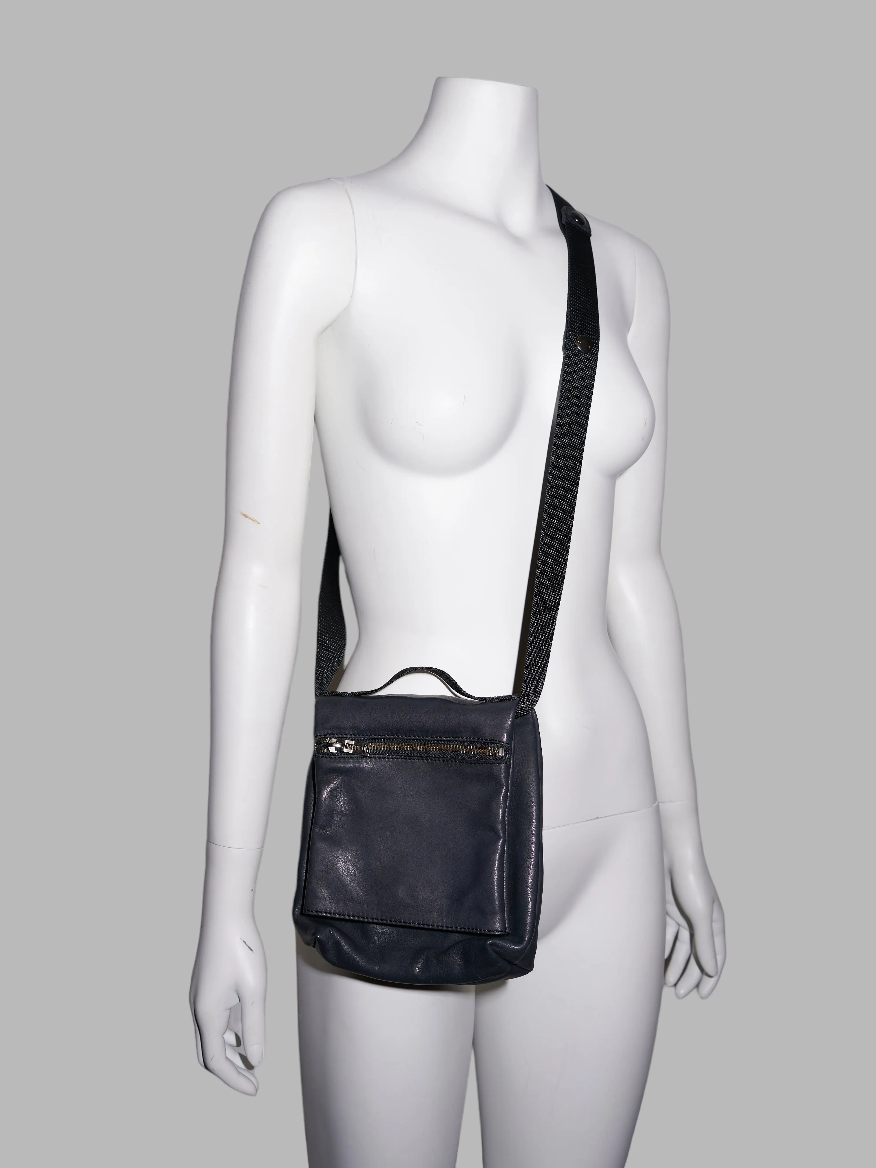 Jean Colonna 1990s small black leather double zipped compartment shoulder bag